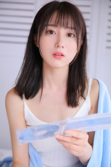 女人两腿张开图片